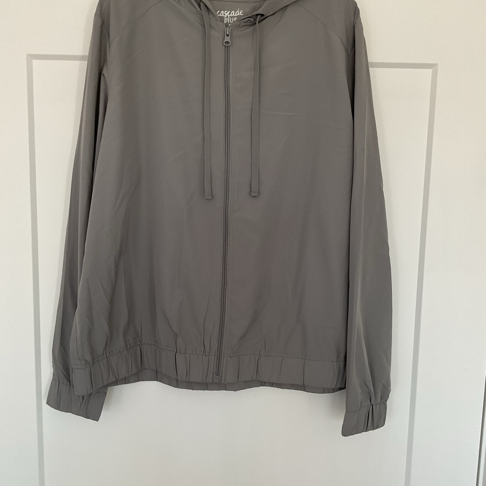 Cascade Women's Gray Jacket